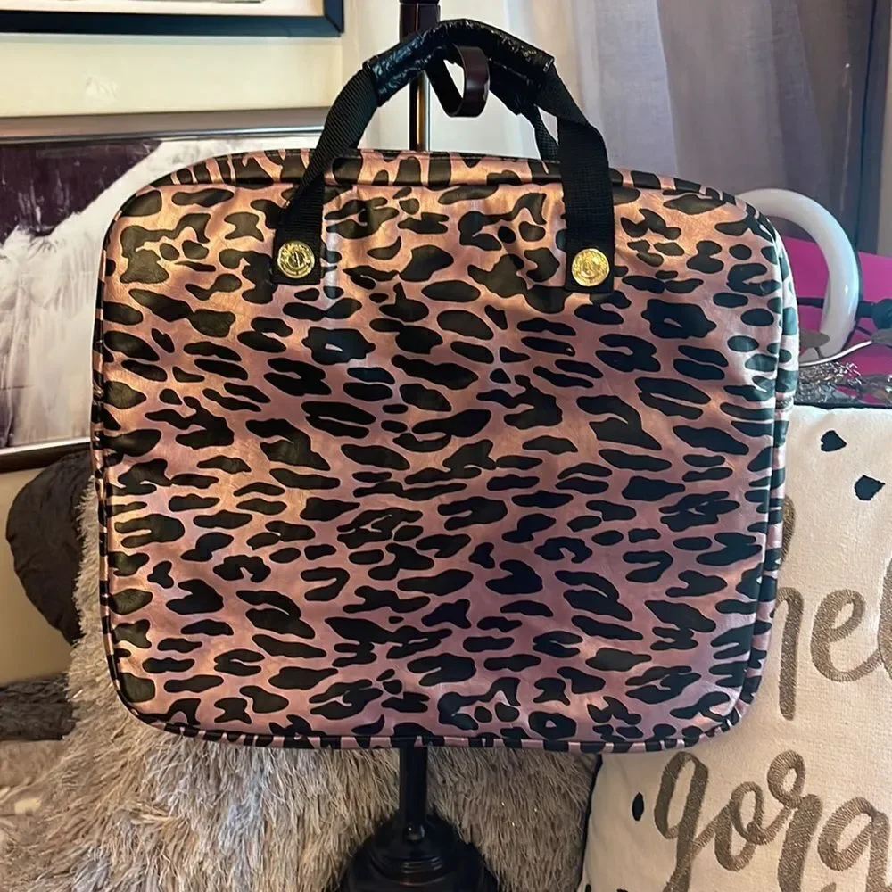Betsey johnson betseyville pink satin leopard/cheetah laptop bag-case